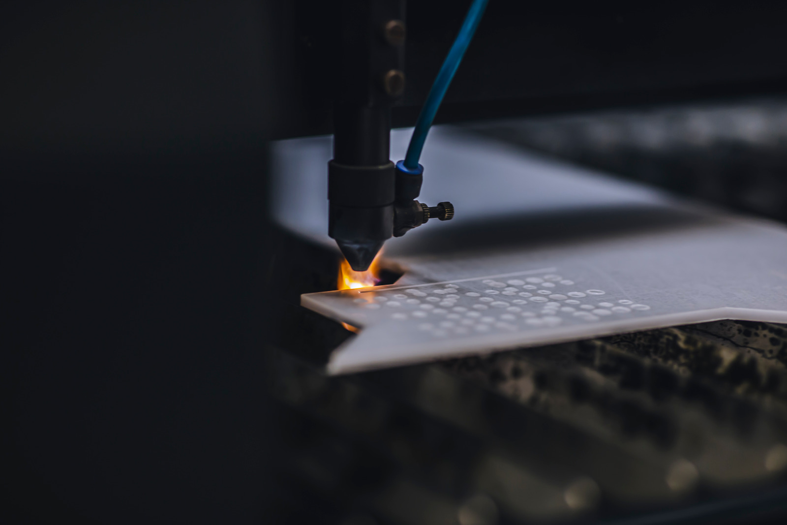 Exploring the Benefits and Drawbacks of Laser Cutting Technology