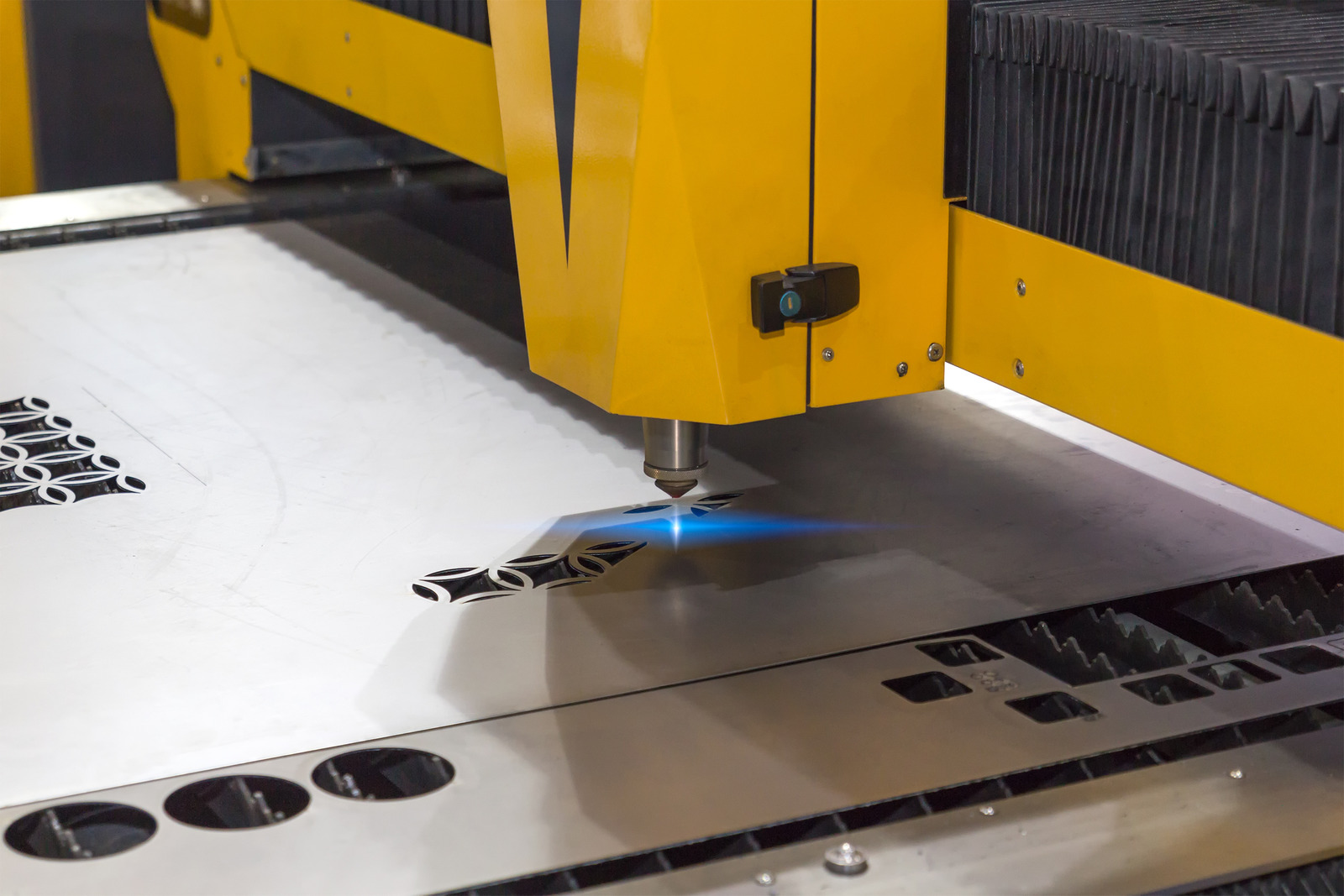 Exploring the Benefits of Laser Cutting in Woodworking